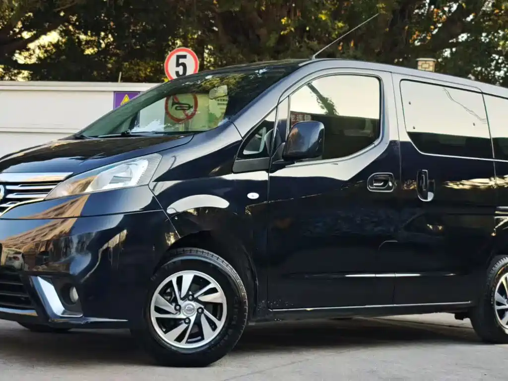 NISSAN NV200