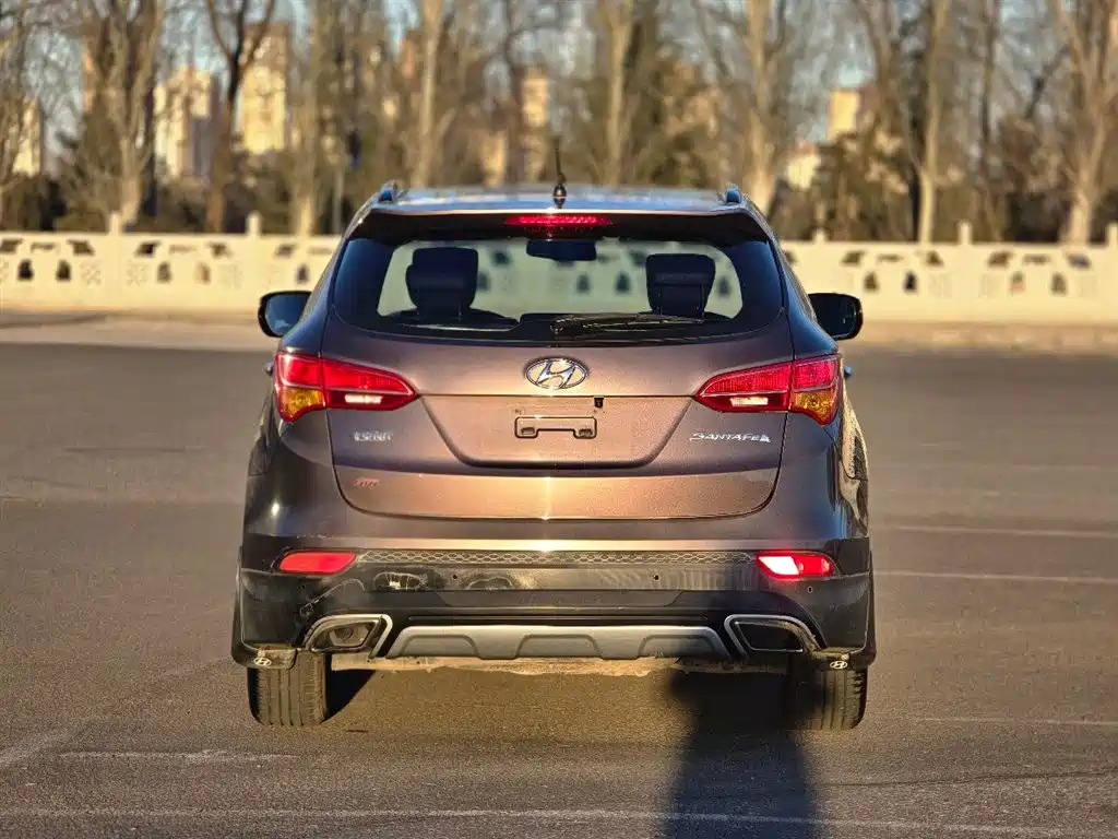 Hyundai Santa Fe 2013 2.4L AT