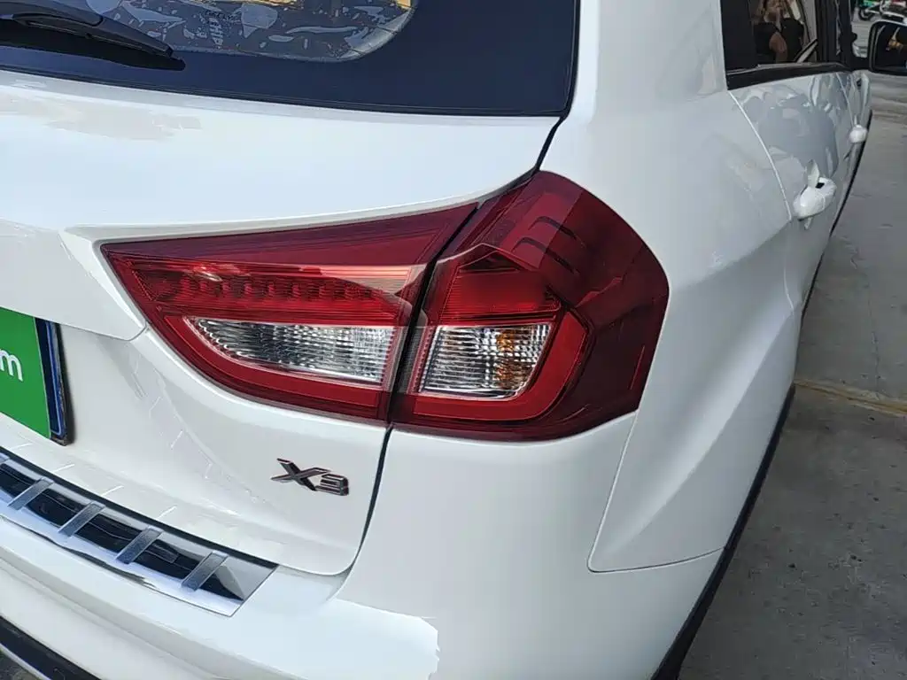 Geely Vision X3 — миниатюра 8