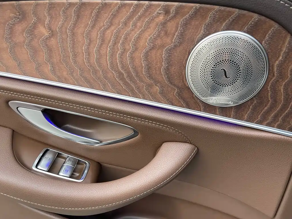 Mercedes-Benz E-Class — миниатюра 10