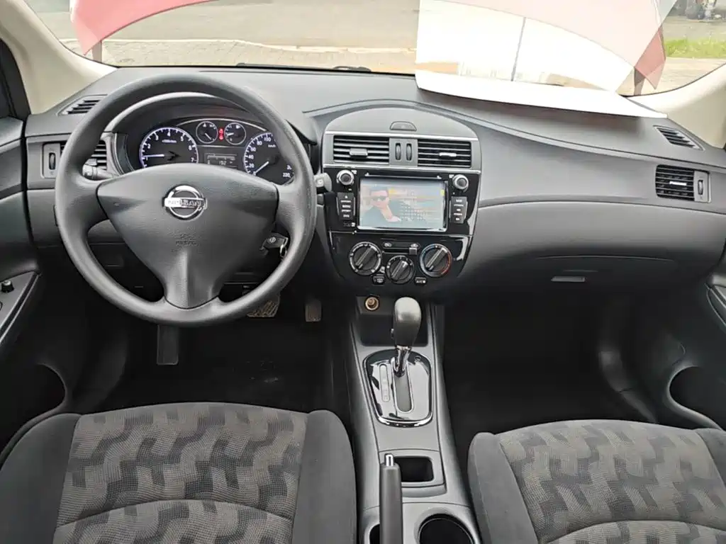 Nissan Tiida — миниатюра 10