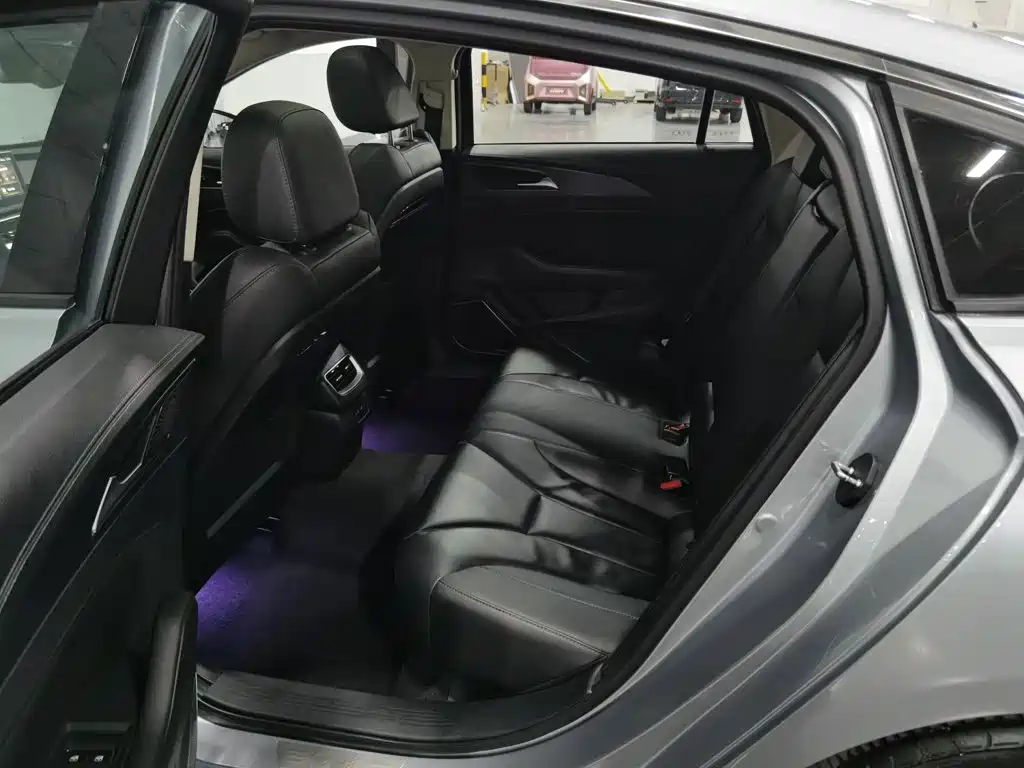 Hongqi Hongqi H5 — миниатюра 15