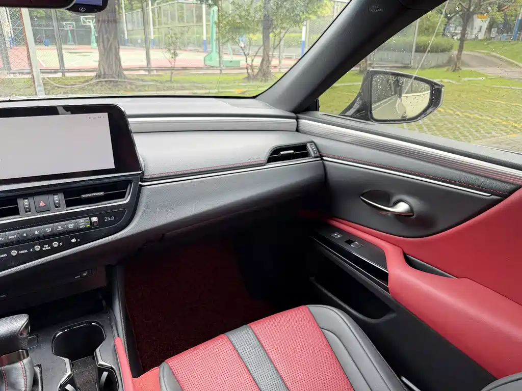 Lexus ES — миниатюра 13