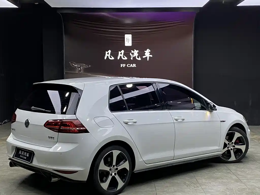 Volkswagen Golf GTI — миниатюра 10