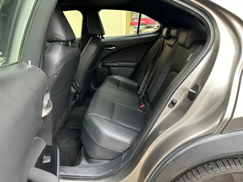 Lexus UX New Energy — миниатюра 14