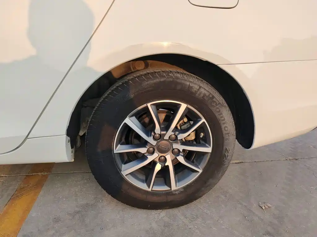 Geely Emgrand — миниатюра 23