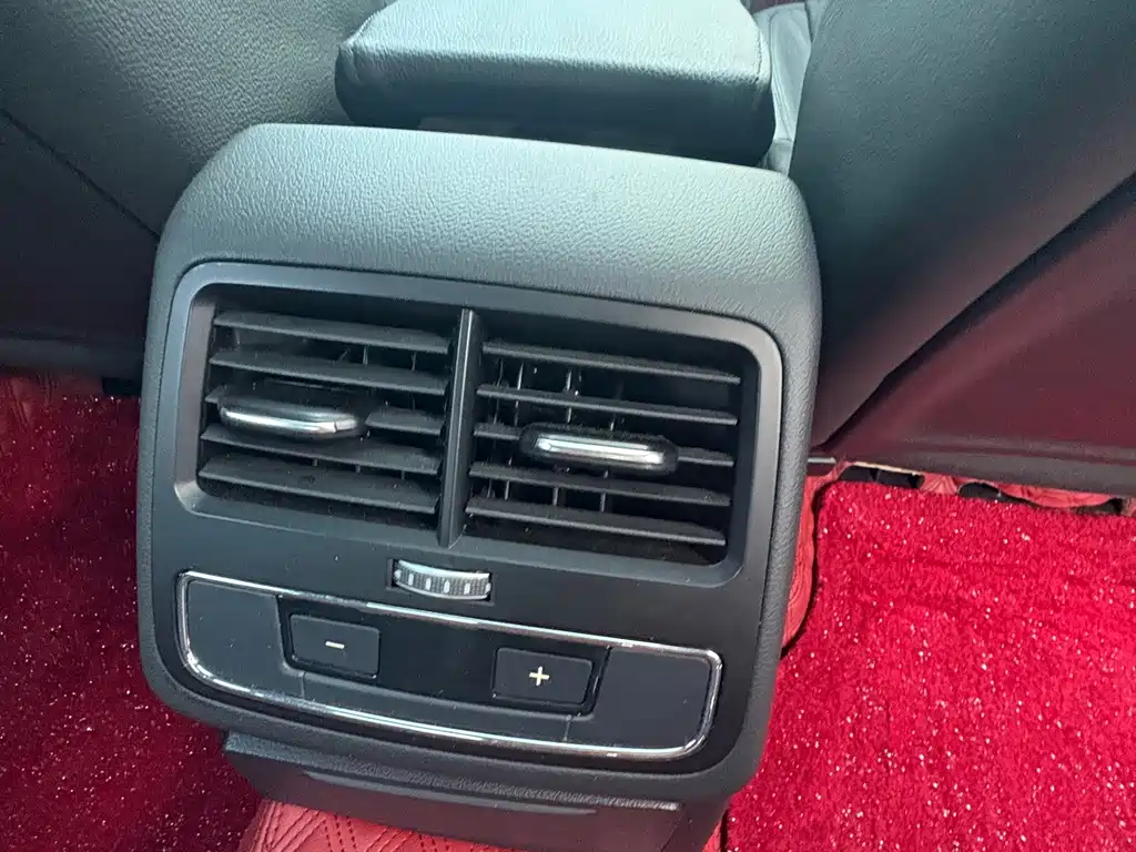 Audi A4L — миниатюра 12
