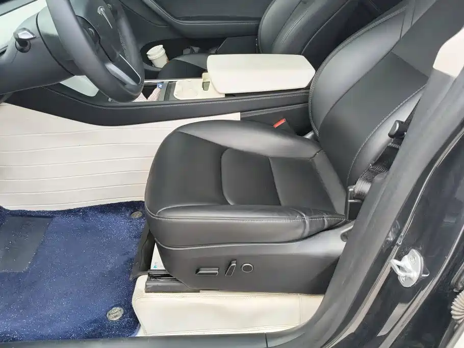 Tesla Model Y — миниатюра 9