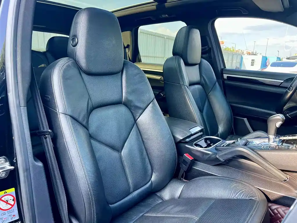 Porsche Cayenne — миниатюра 17
