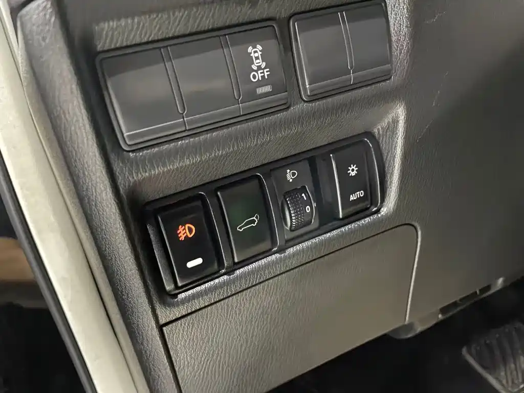 Nissan Patrol — миниатюра 9