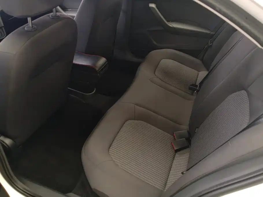 Volkswagen Santana — миниатюра 11