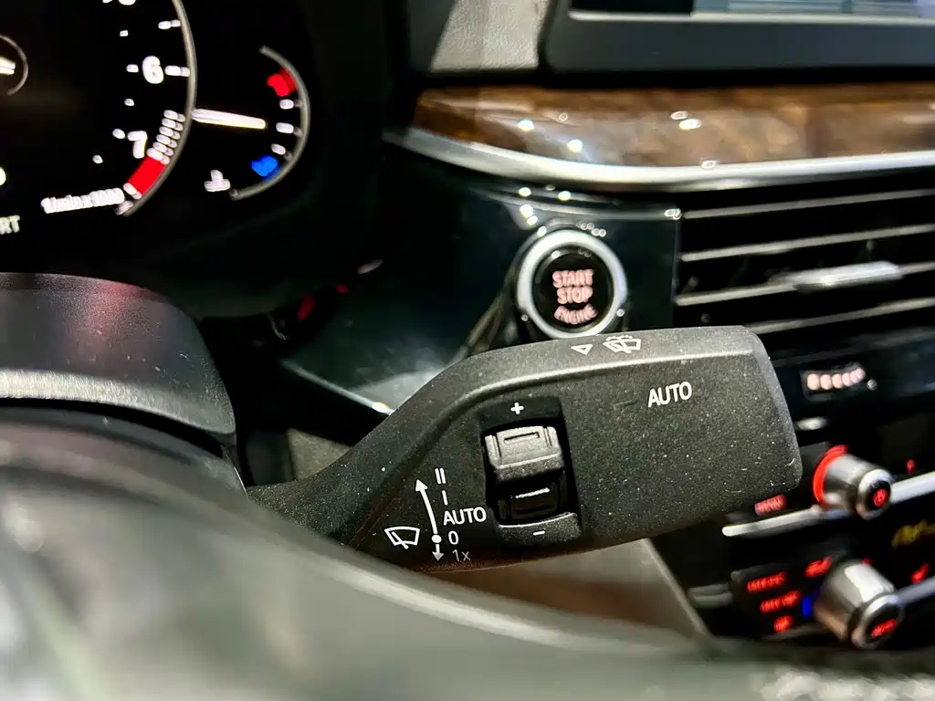 BMW 5 Series — миниатюра 16