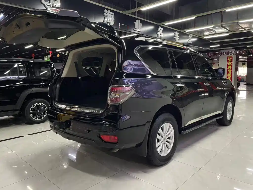 Nissan Patrol — миниатюра 14