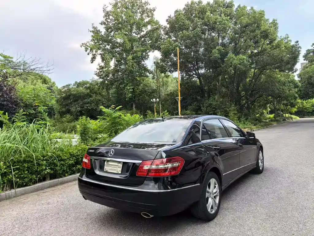 Mercedes-Benz E-Class — миниатюра 4