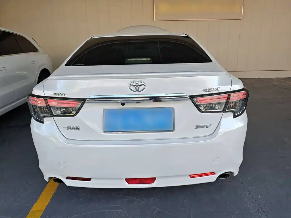 Toyota Reiz — миниатюра 6