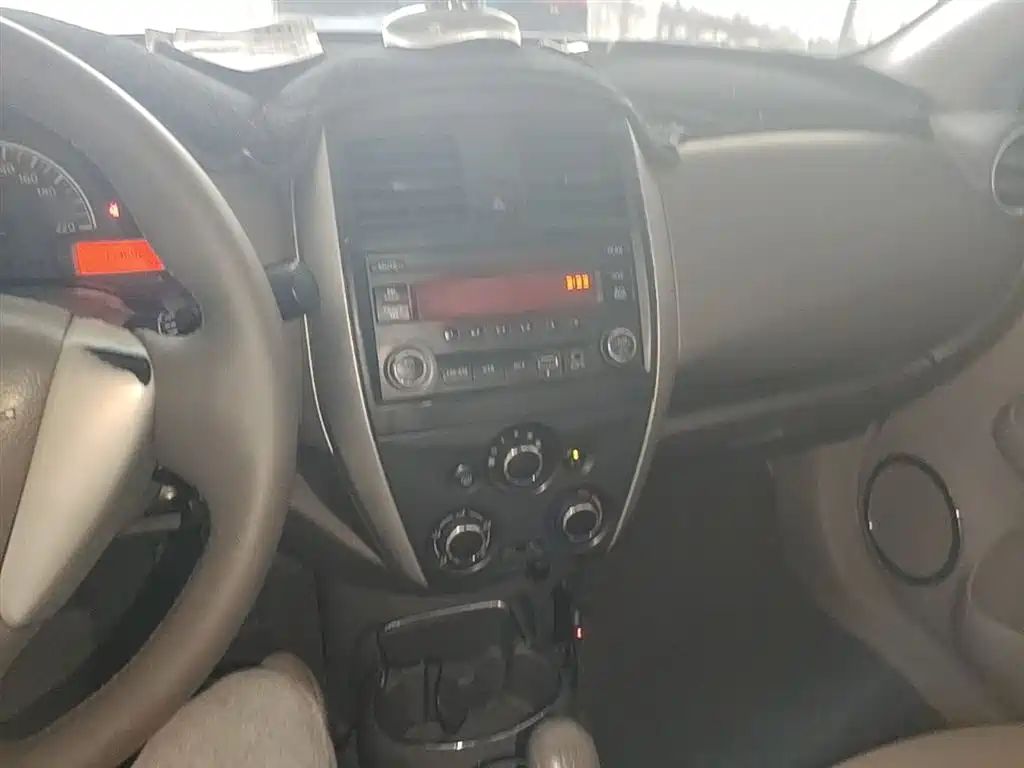 Nissan Sunny 2015 1.5XE MT Comfort