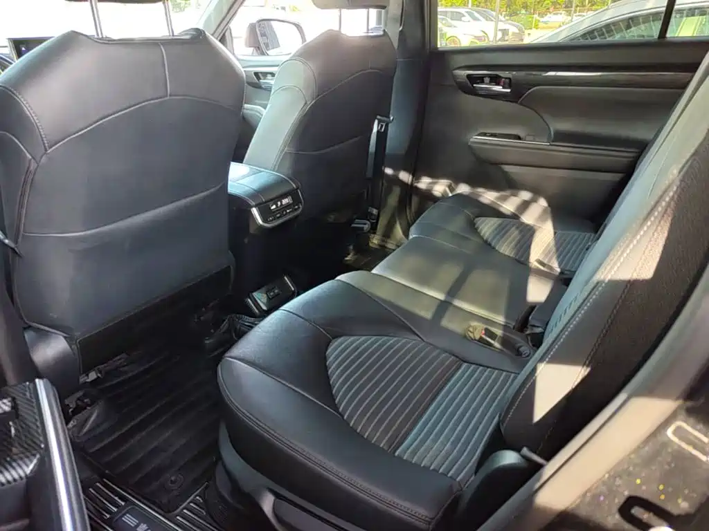 Toyota Crown Kluger — миниатюра 17