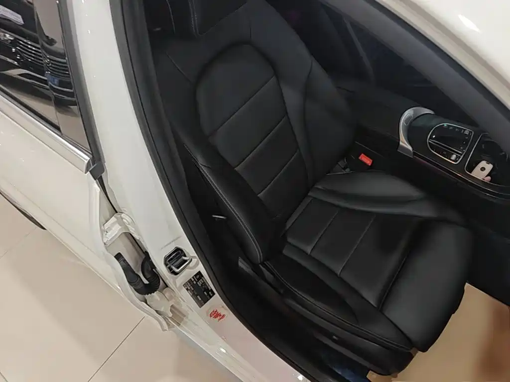 Mercedes-Benz C-Class — миниатюра 25