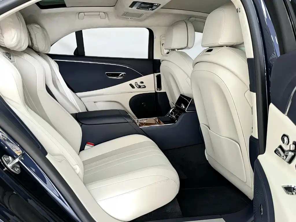 Bentley Flying Spur — миниатюра 12
