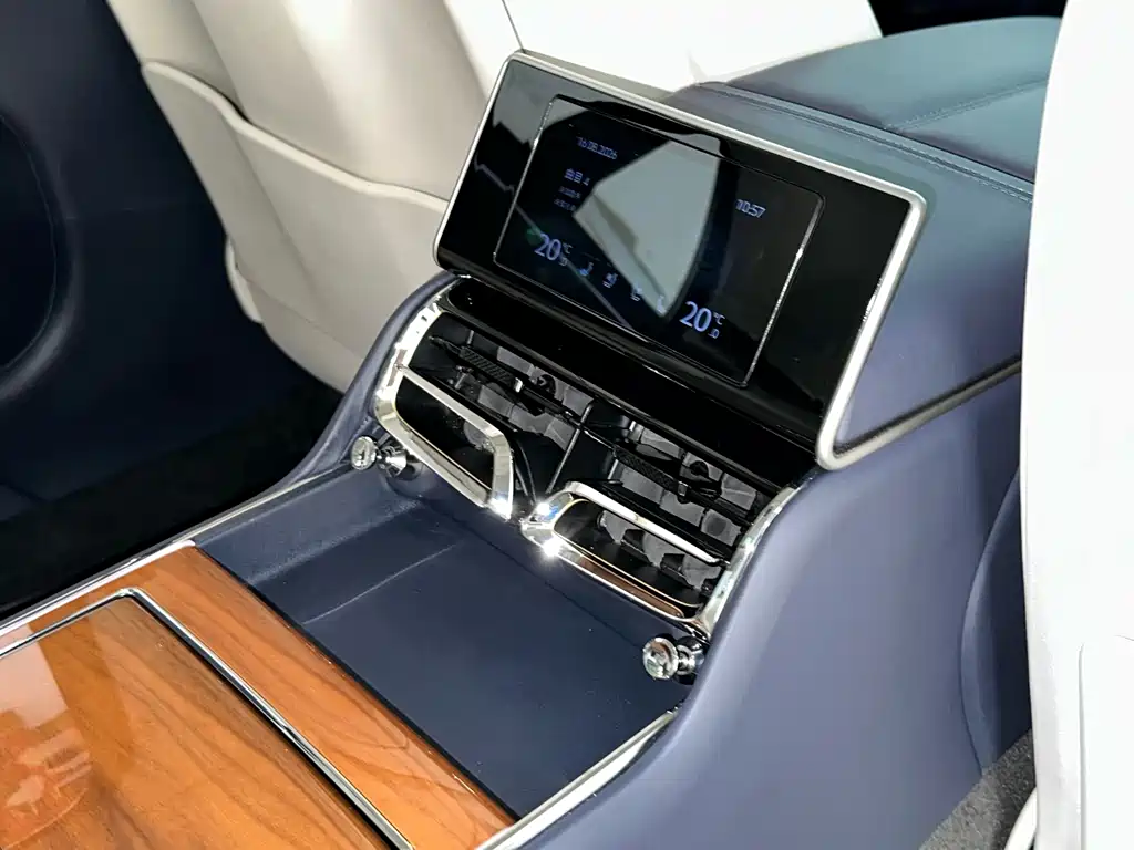 Bentley Flying Spur — миниатюра 13