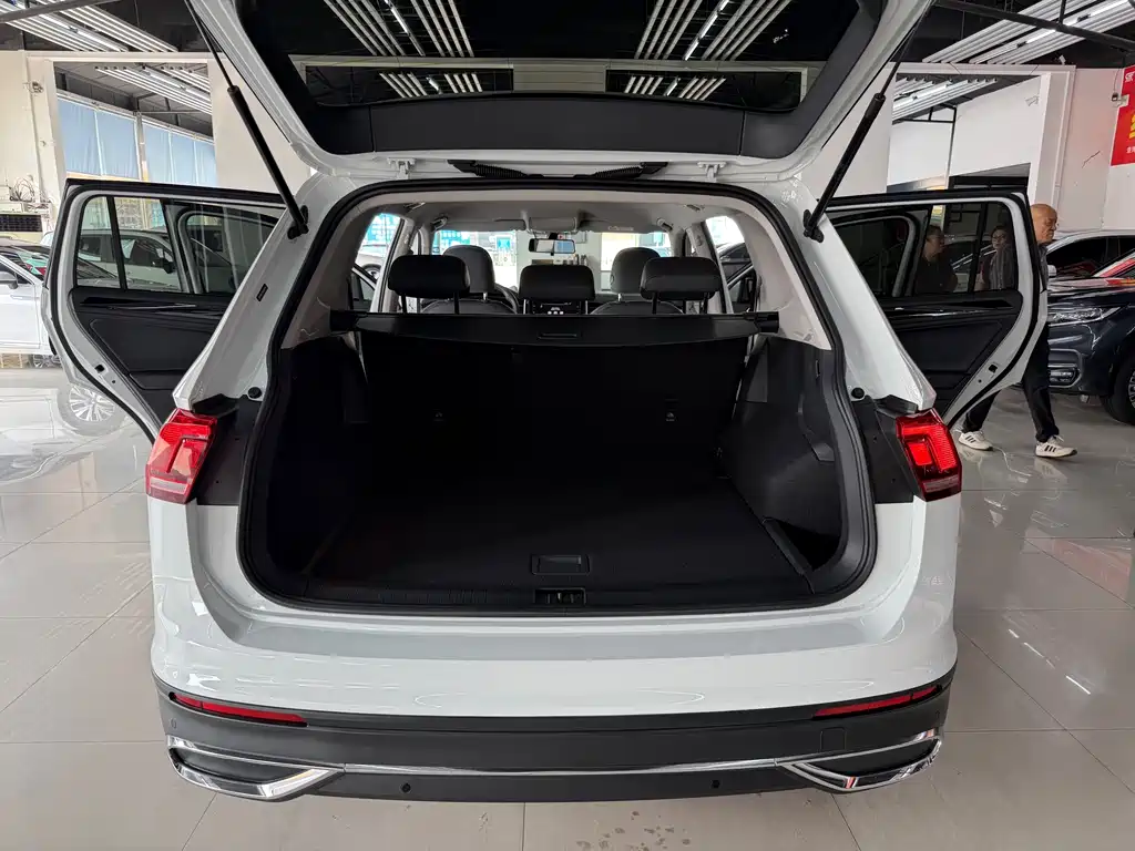 Volkswagen Tiguan L — миниатюра 12