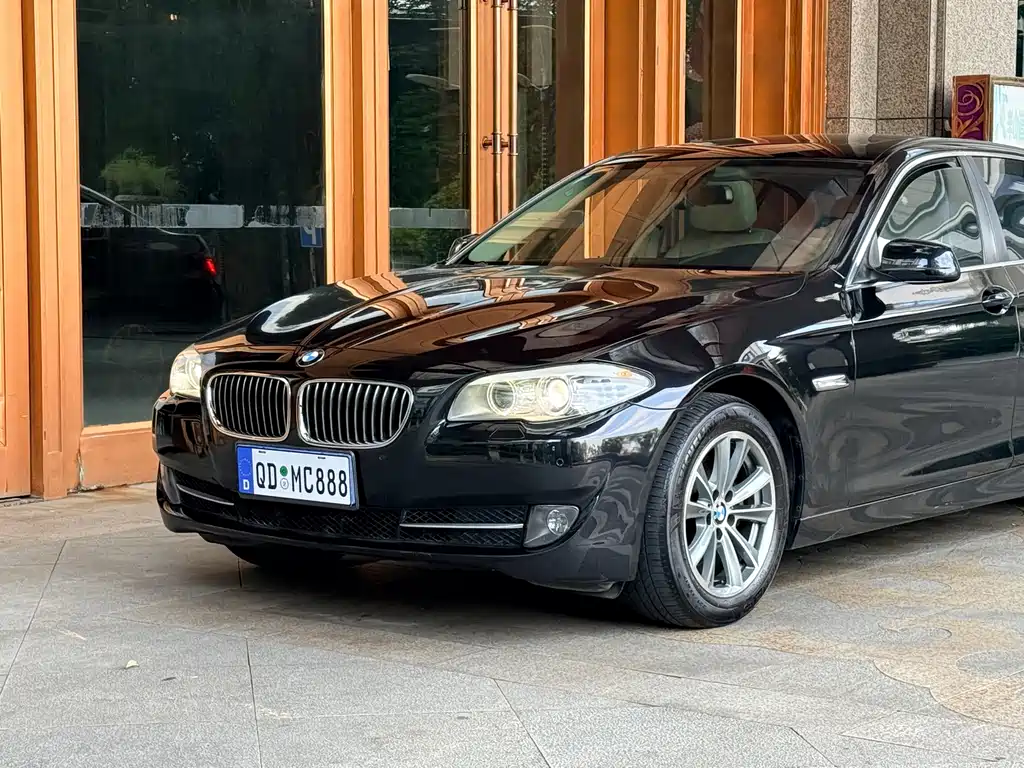 BMW 5 Series — миниатюра 3
