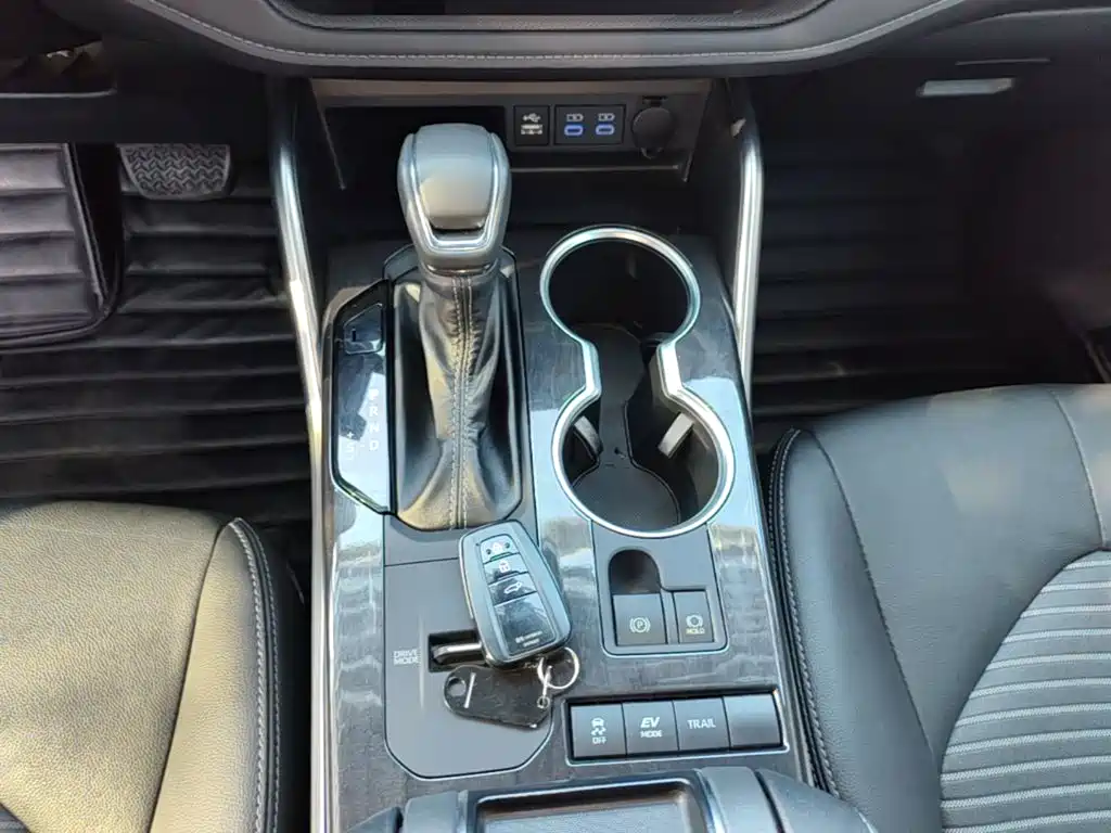 Toyota Crown Kluger — миниатюра 14