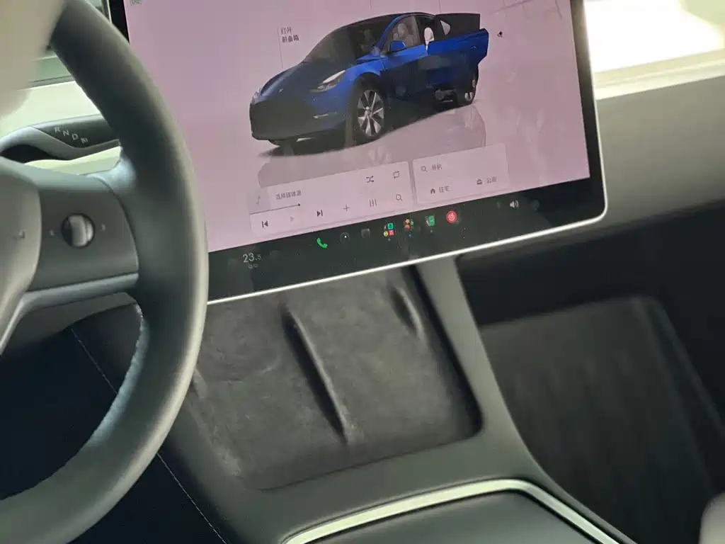 Tesla Model Y — миниатюра 14