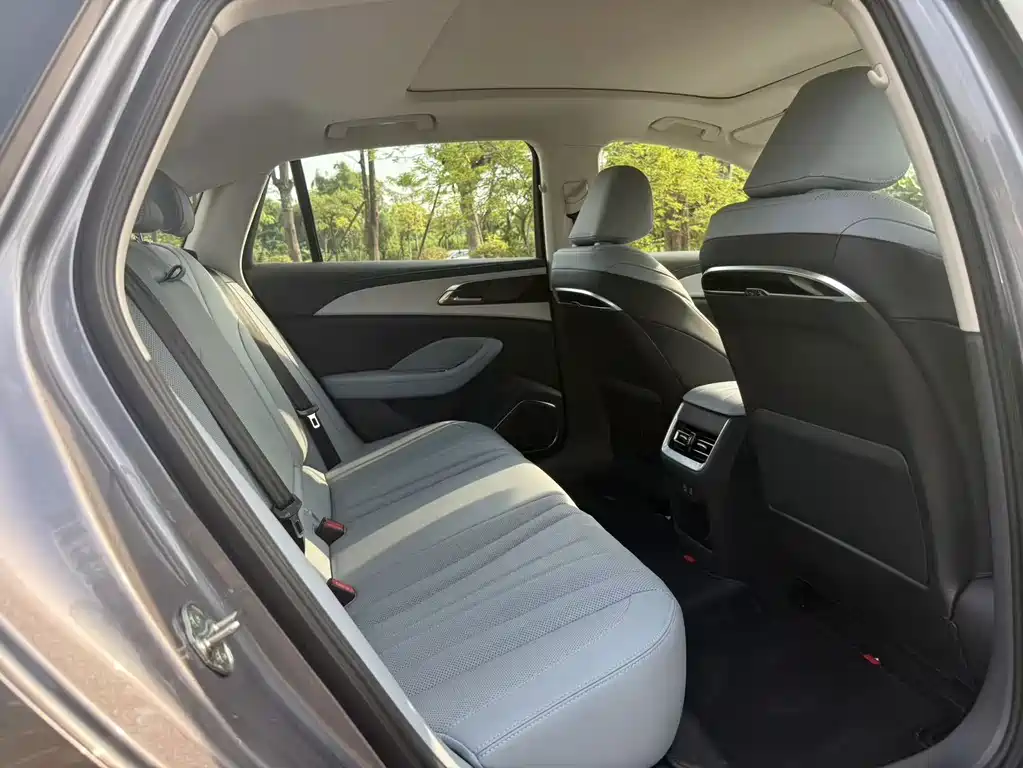 Hongqi Hongqi H5 PHEV — миниатюра 11