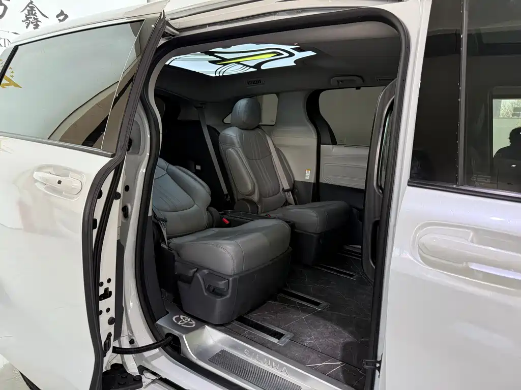 Toyota Sienna 2.5L Hybrid Comfort Edition, фото 11