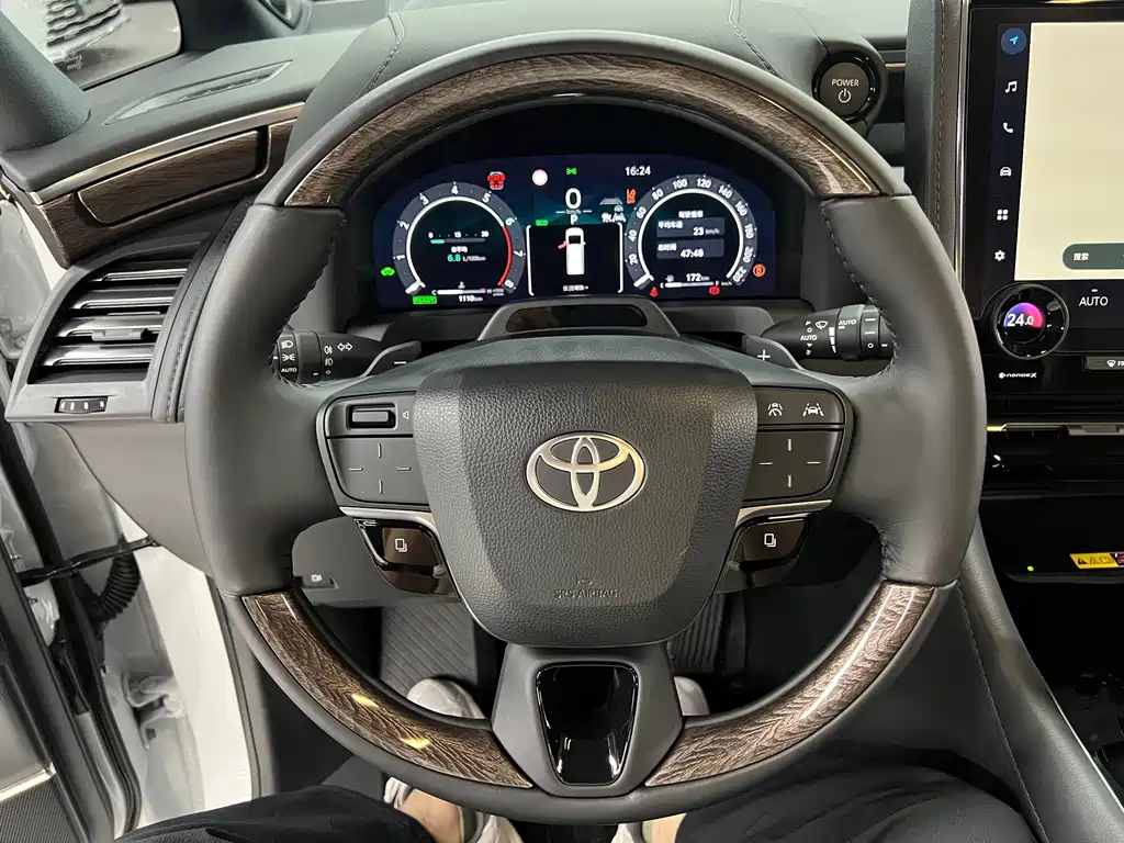 Toyota Alphard — миниатюра 22