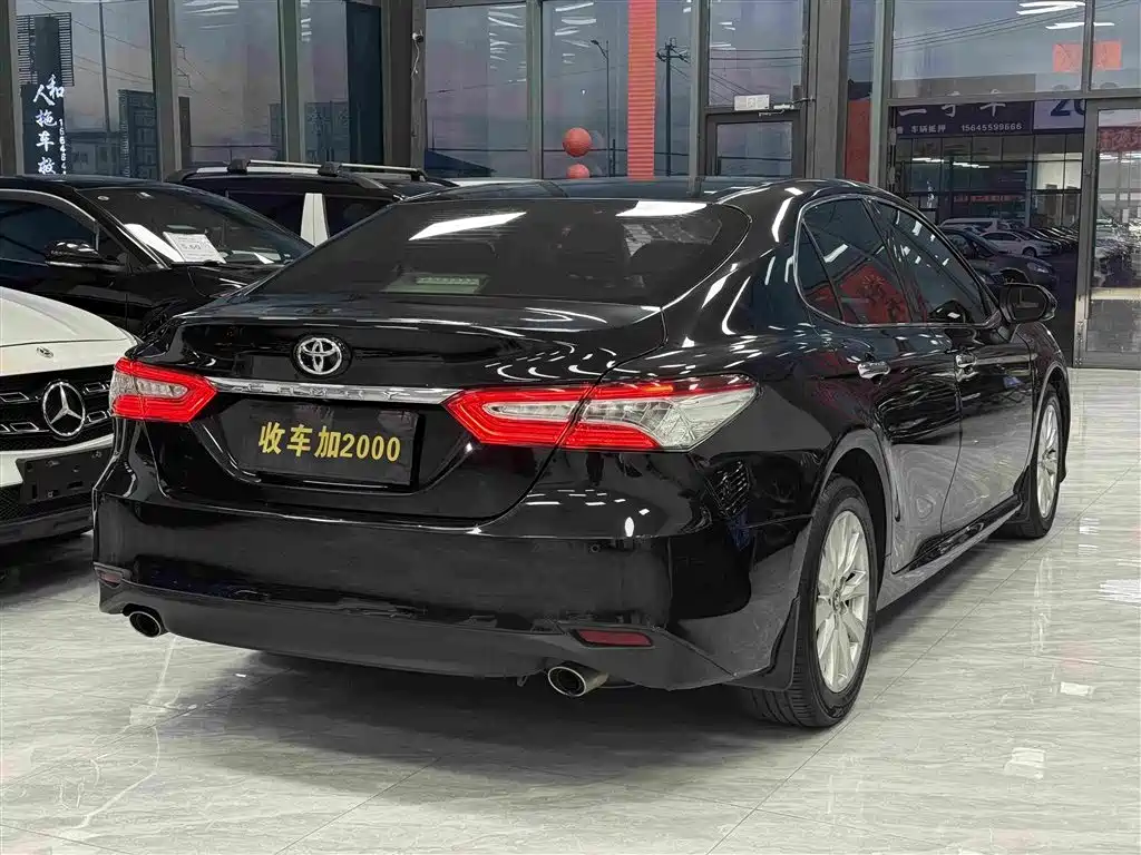 Toyota Camry — миниатюра 9