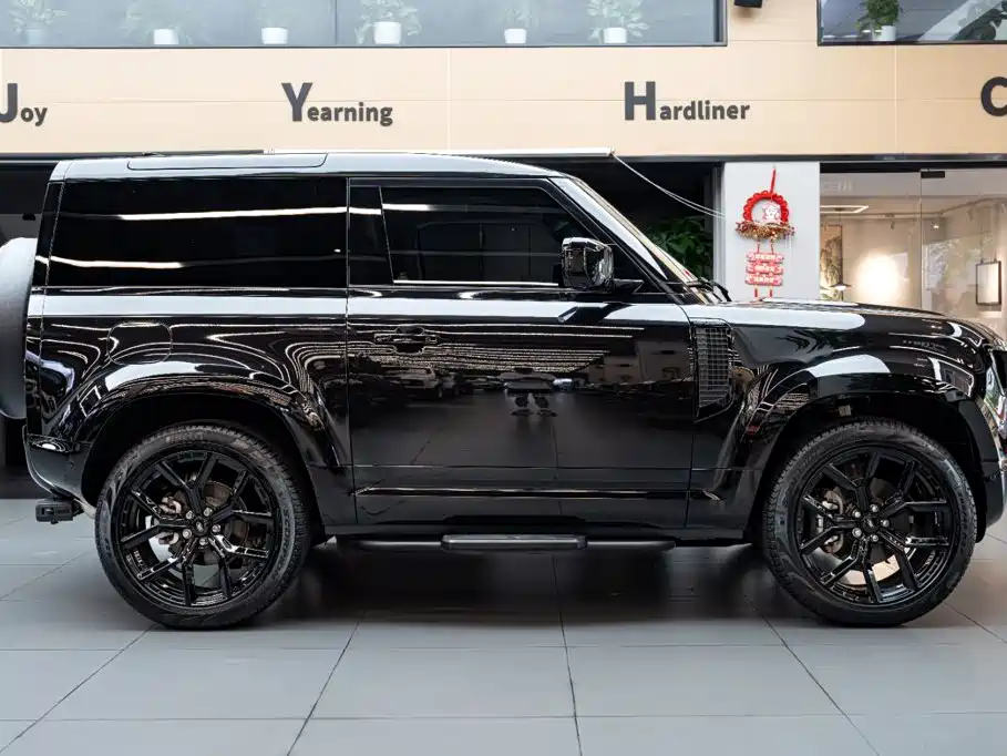 Land Rover Defender — миниатюра 3