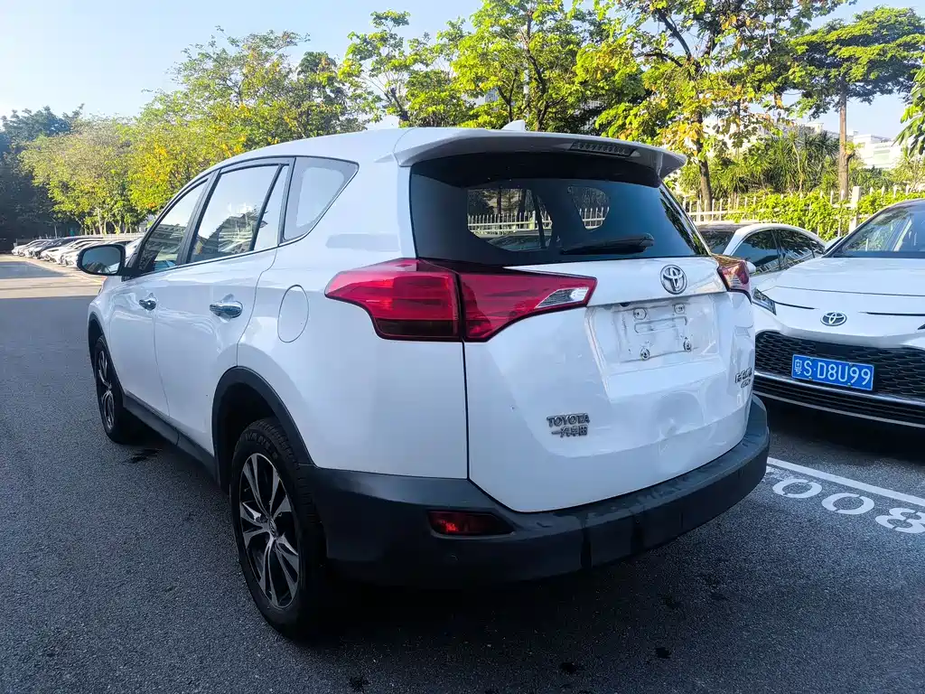 Toyota RAV4 2015 2.5L AT Elite