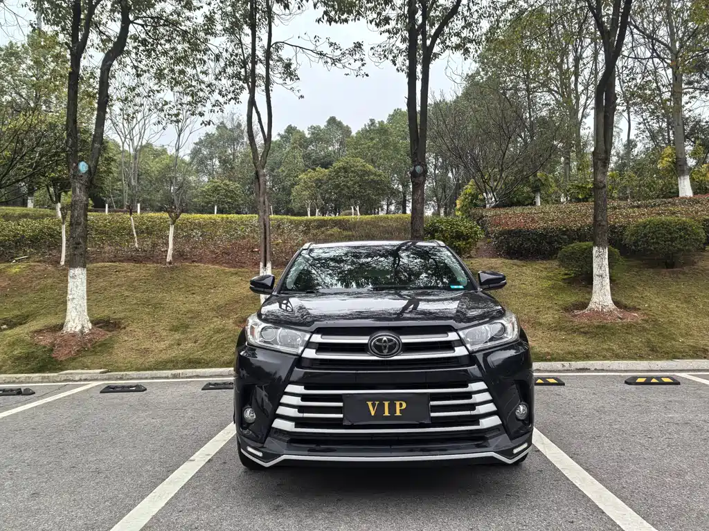 TOYOTA HIGHLANDER