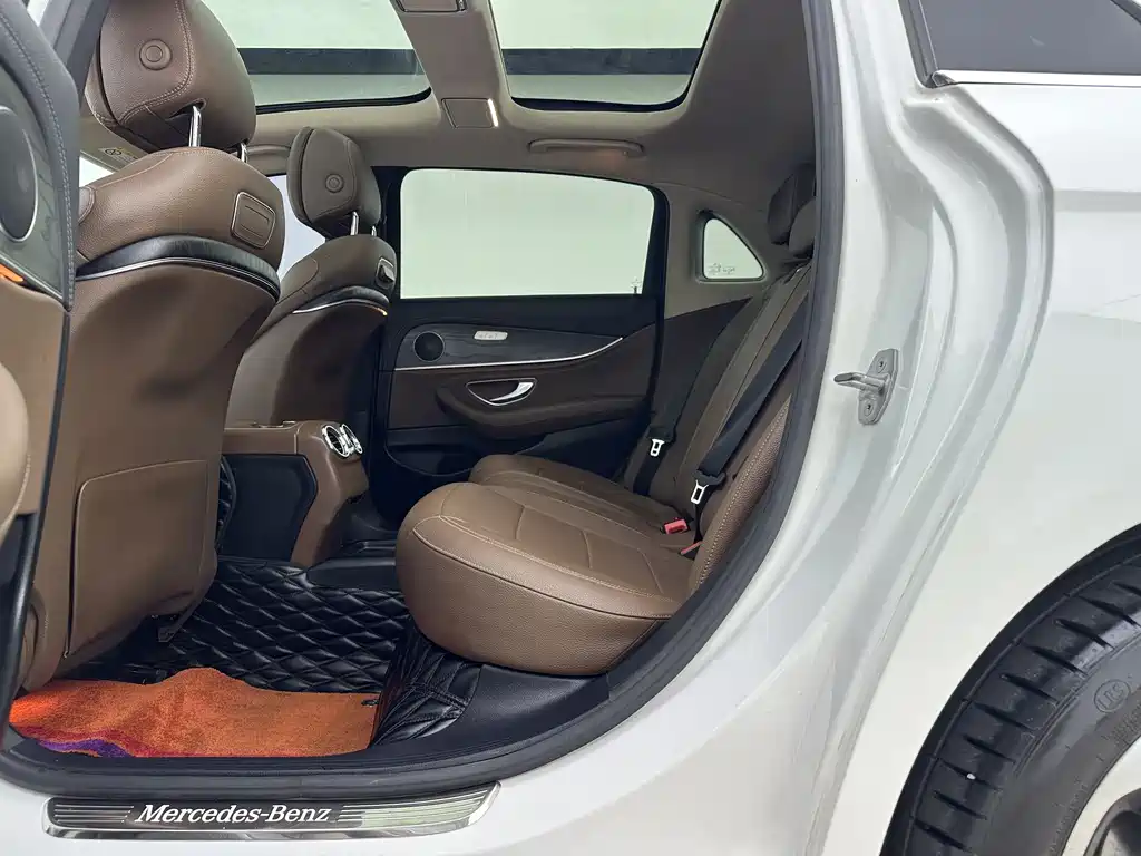 Mercedes-Benz E-Class — миниатюра 9