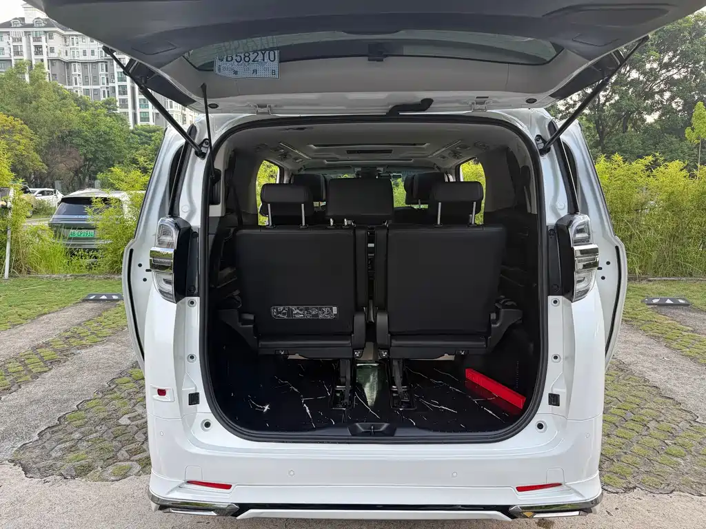 Toyota Vellfire — миниатюра 22