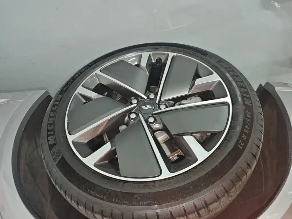 Li Auto Li L8 — миниатюра 23