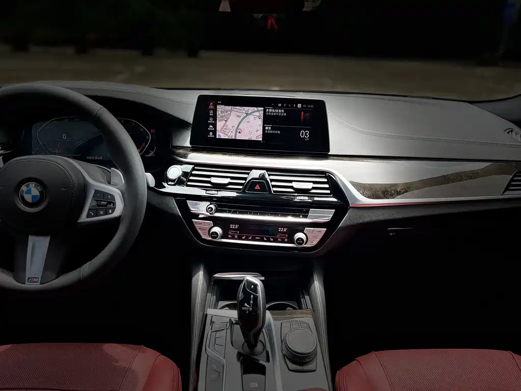 BMW 5 Series — миниатюра 11