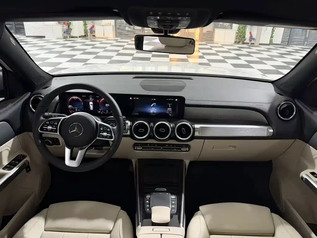 Mercedes-Benz GLB — миниатюра 13