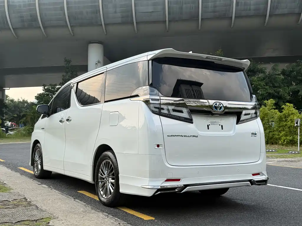 Toyota Vellfire — миниатюра 6