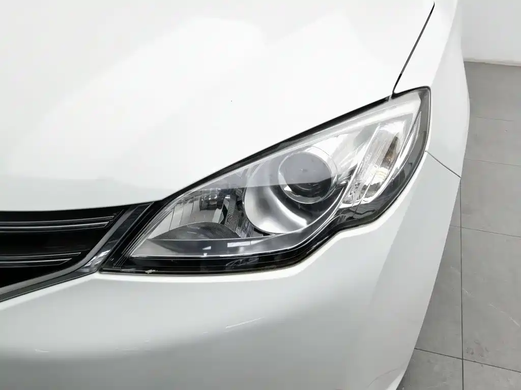 Roewe 360 — миниатюра 7
