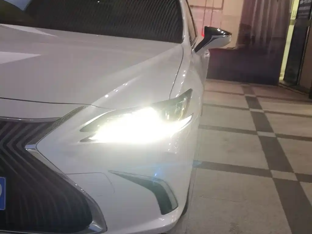 Lexus ES — миниатюра 7
