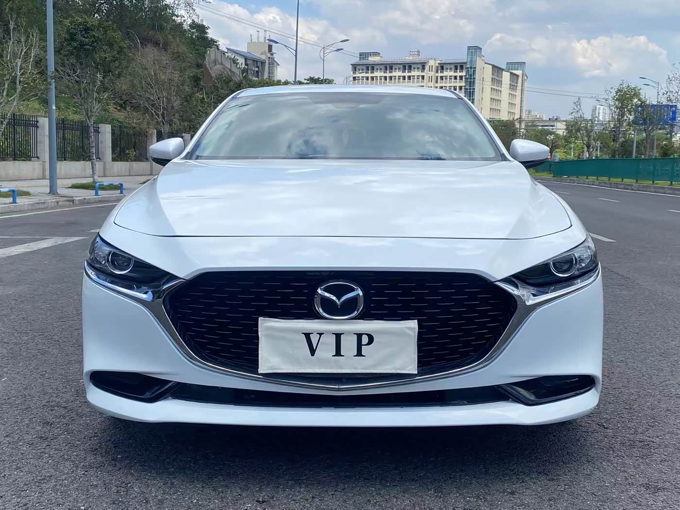 Mazda Mazda3 Axela 2.0 л 2021 г. Белый, пробег 40000 км