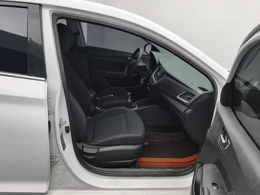 Hyundai Verna — миниатюра 8