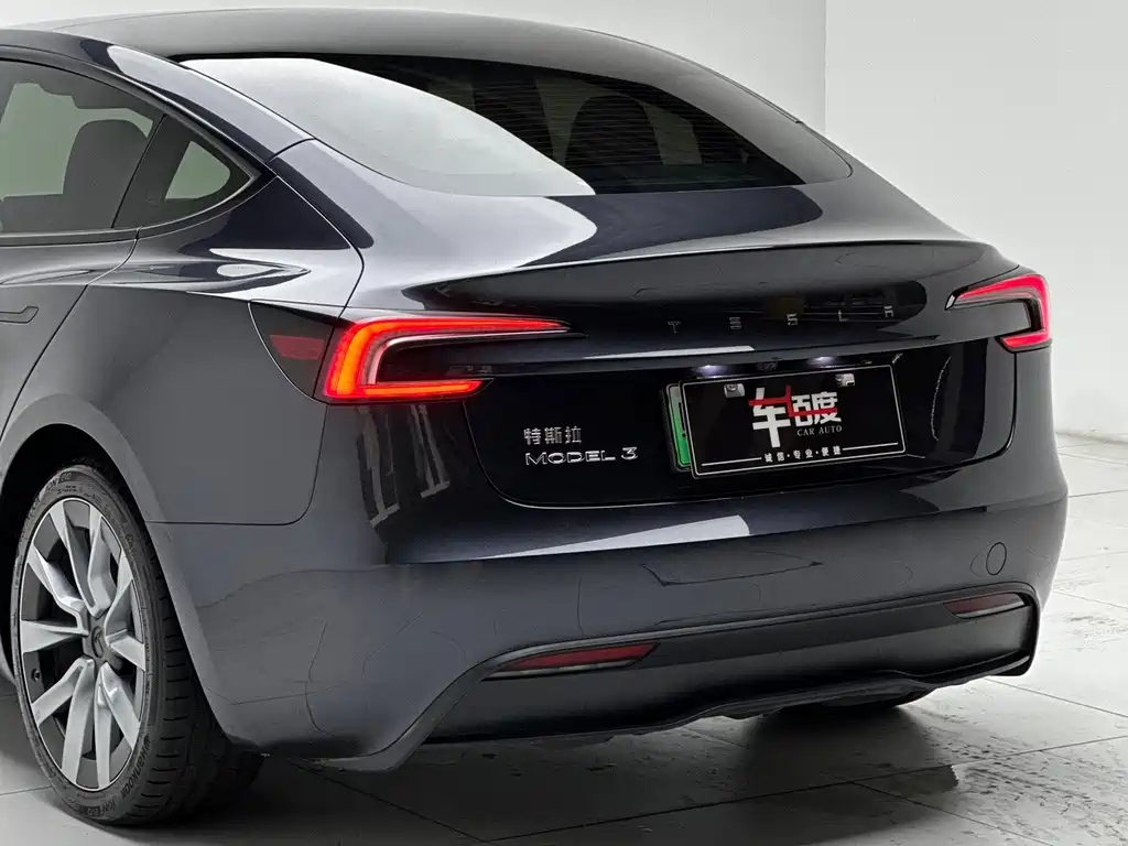 Tesla Model 3 — миниатюра 21