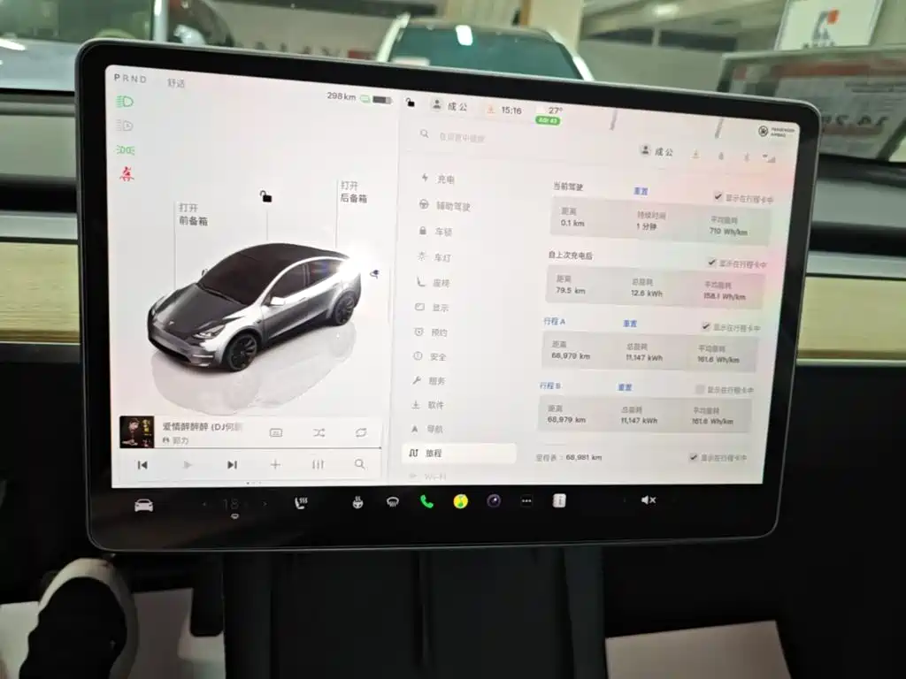 Tesla Model Y — миниатюра 12