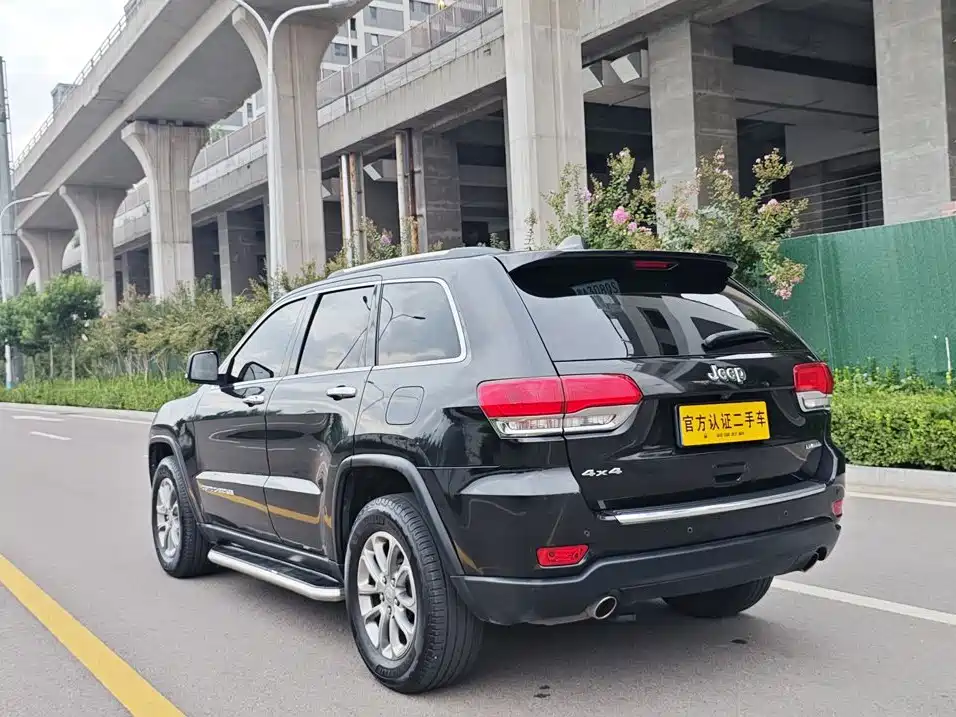 Jeep Grand Cherokee (Import) — миниатюра 4