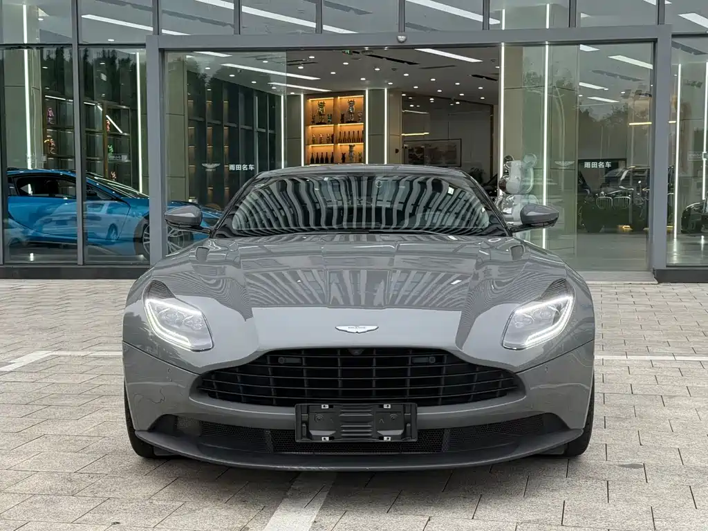 ASTON MARTIN  DB11