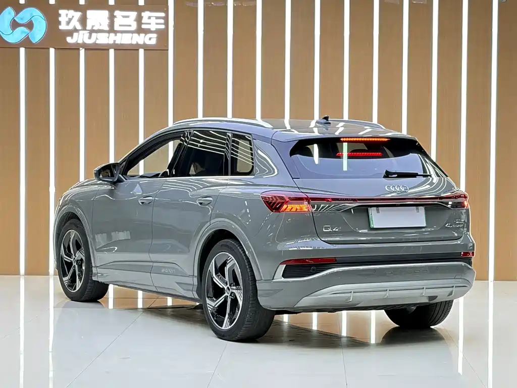 Audi Q4 e-tron 2024 — фото 21